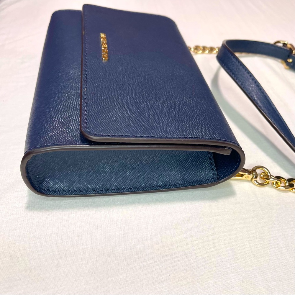 MICHAEL KORS
Jet Set Travel Saffiano Leather Chain Crossbody Navy!